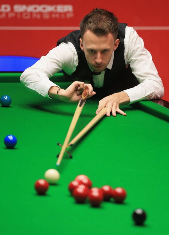 的羽毛球比 的羽毛球比