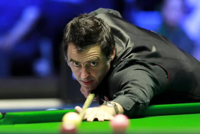 双手轻抚后 双手轻抚后