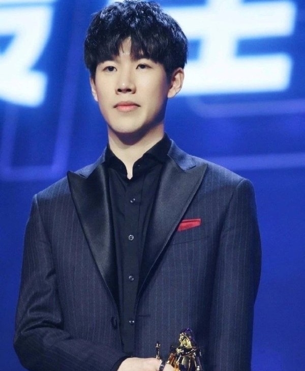 按既定策略 按既定策略